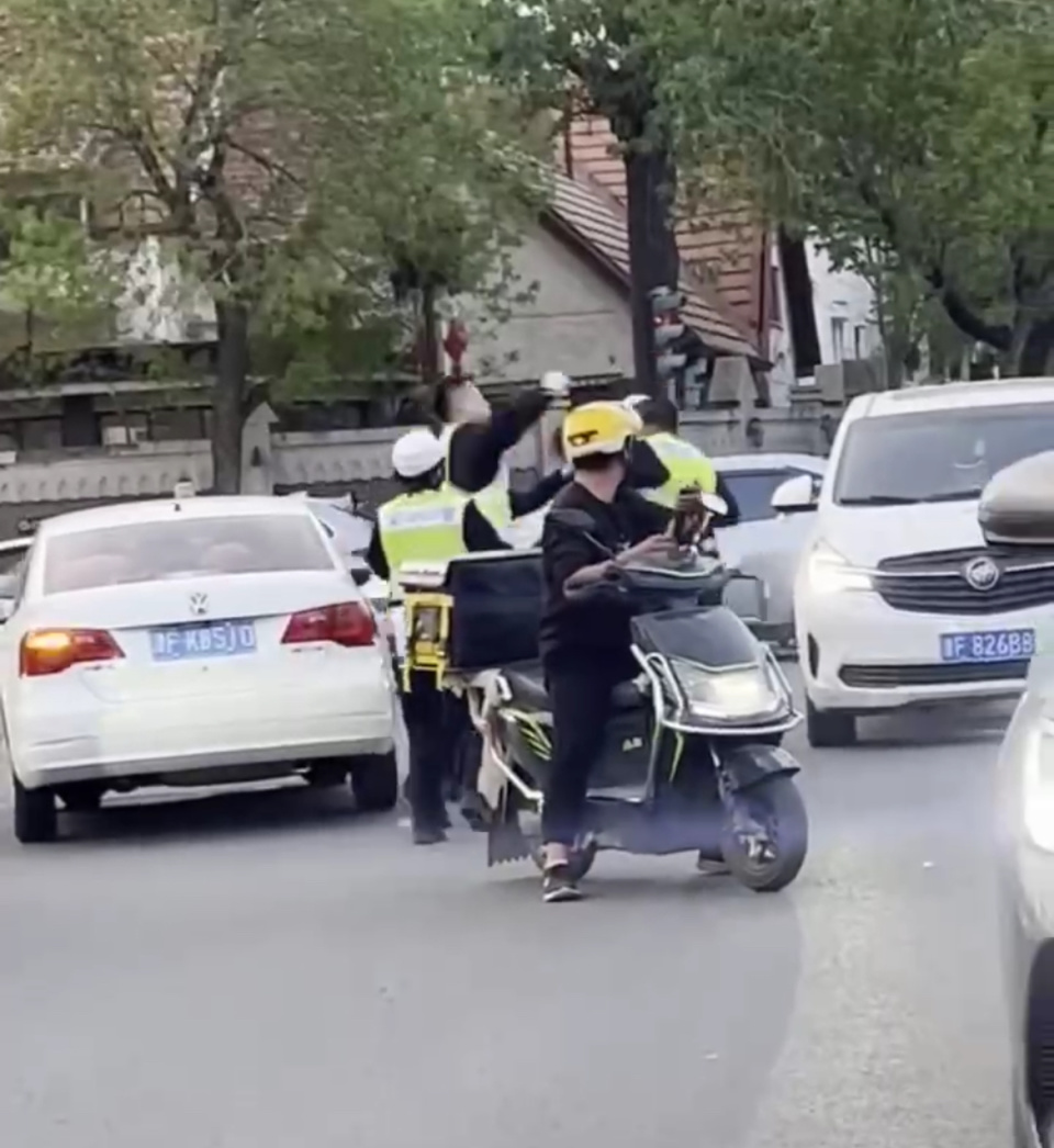 交警暴力事件引發(fā)關(guān)注，探尋自然美景才是內(nèi)心真正的歸宿
